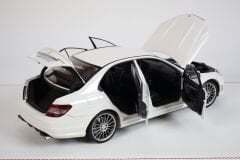 KUTUZU AUTOART - MERCEDES BENZ - C-CLASS C63 AMG 2008 CON SEDILI IN PELLE - WITH LEATHER SEATS