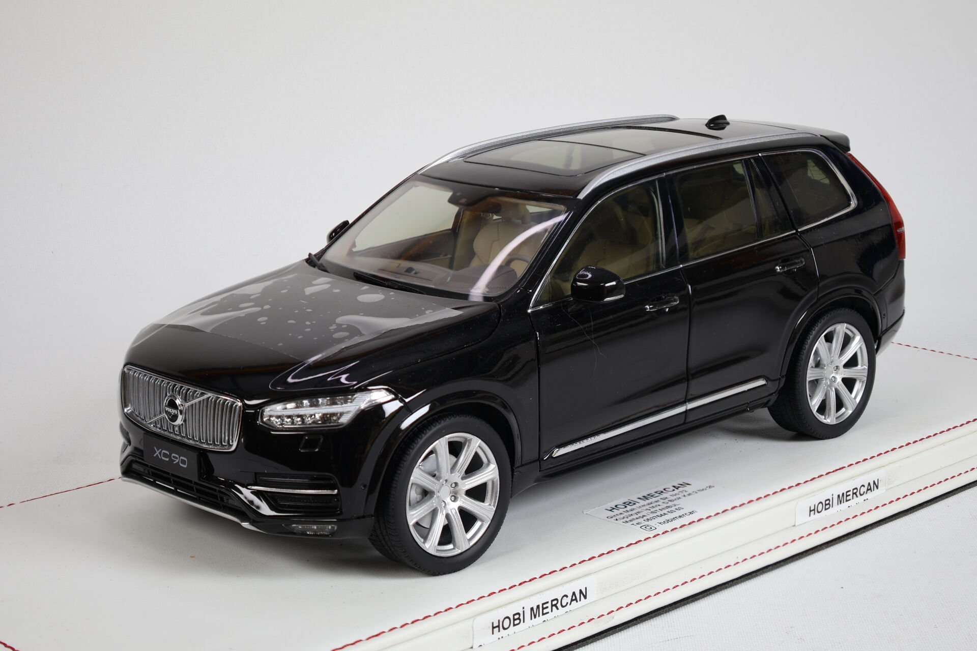 1/18 PAUDI - VOLVO - XC90 2015