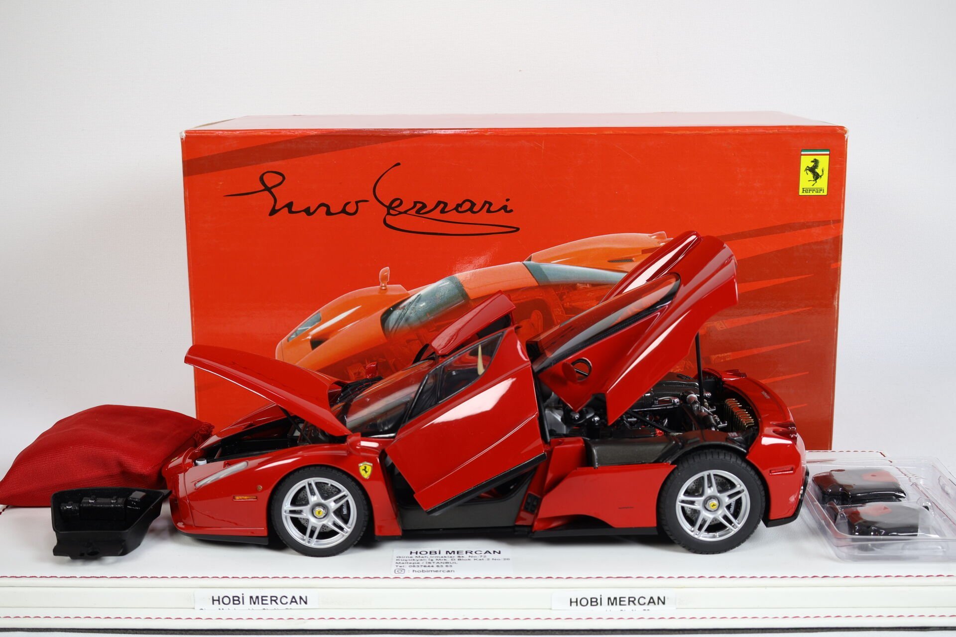 1/18 BBR-MODELS - FERRARI - ENZO 2005