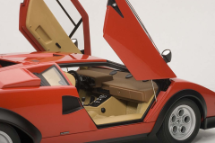 AUTOART - LAMBORGHINI - COUNTACH LP5000S 1982 - WALTER WOLF EDITION