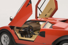 AUTOART - LAMBORGHINI - COUNTACH LP5000S 1982 - WALTER WOLF EDITION