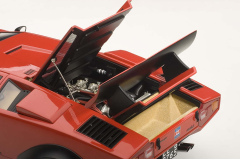 AUTOART - LAMBORGHINI - COUNTACH LP5000S 1982 - WALTER WOLF EDITION
