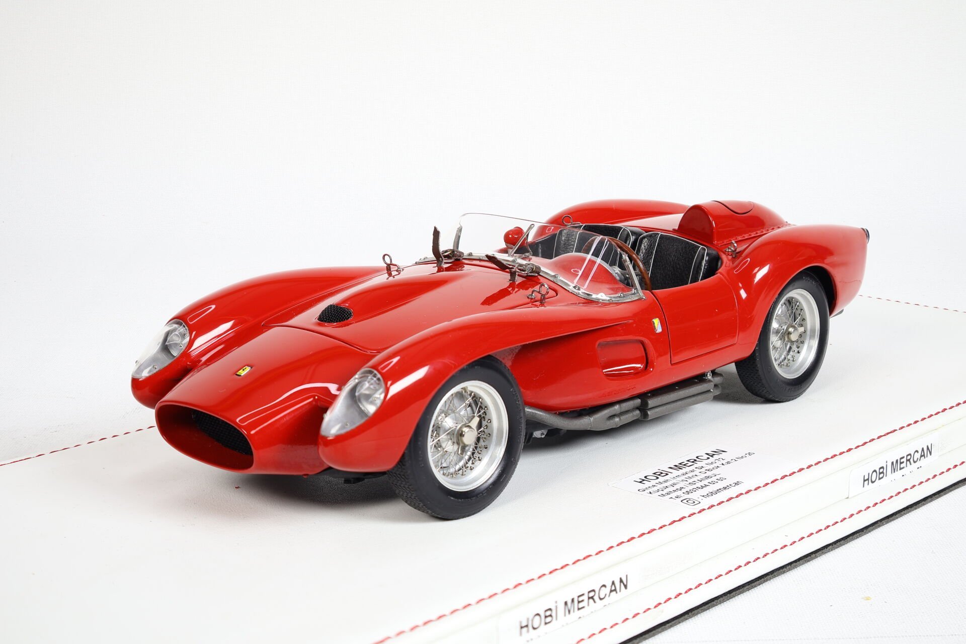 KUTUSUZ 1/18 CMC - FERRARI - 250TR TESTAROSSA 3.1L V12 TESTAROSSA SPIDER PONTOON FENDER 1958