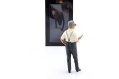 Figure Enzo with clipboard