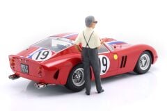 Figure Enzo with clipboard