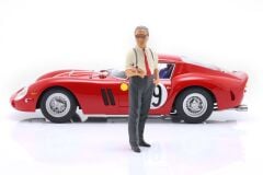 Figure Enzo with clipboard