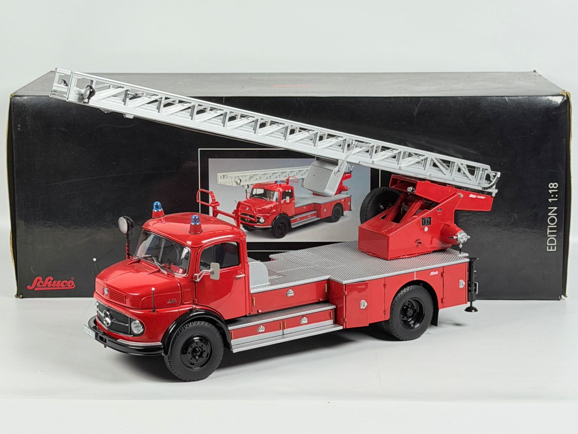 1/18 SCHUCO Mercedes-Benz L 322 ''Feuerwehr'' - 450015700