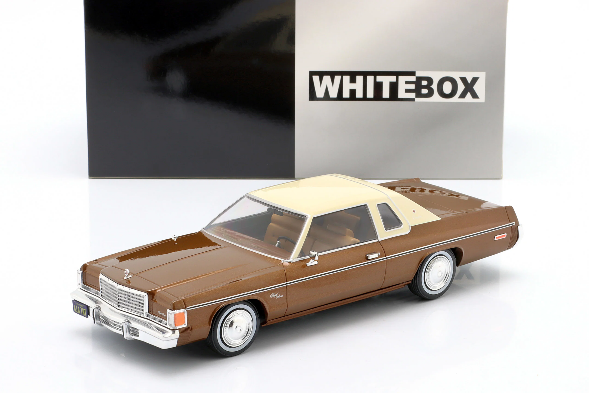 1/24 WhiteBox - Dodge Royal Monaco year 1977 brown metallic / beige - WB124261