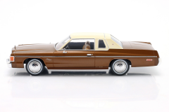 1/24 WhiteBox - Dodge Royal Monaco year 1977 brown metallic / beige - WB124261