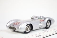 1/18 CMC - MERCEDES BENZ - F1 W196R STREAMLINERS N 20 GP FRANCE 1954 K.KLING