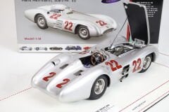 1/18 CMC - MERCEDES BENZ - F1 W196R STREAMLINERS N 22 GP FRANCE 1954 H.HERRMANN