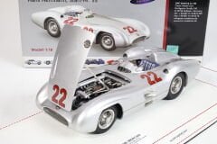 1/18 CMC - MERCEDES BENZ - F1 W196R STREAMLINERS N 22 GP FRANCE 1954 H.HERRMANN