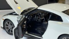 KYOSHO - NİSSAN - GT-R (R35) PREMİUM EDİTİON