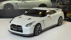 KYOSHO - NİSSAN - GT-R (R35) PREMİUM EDİTİON