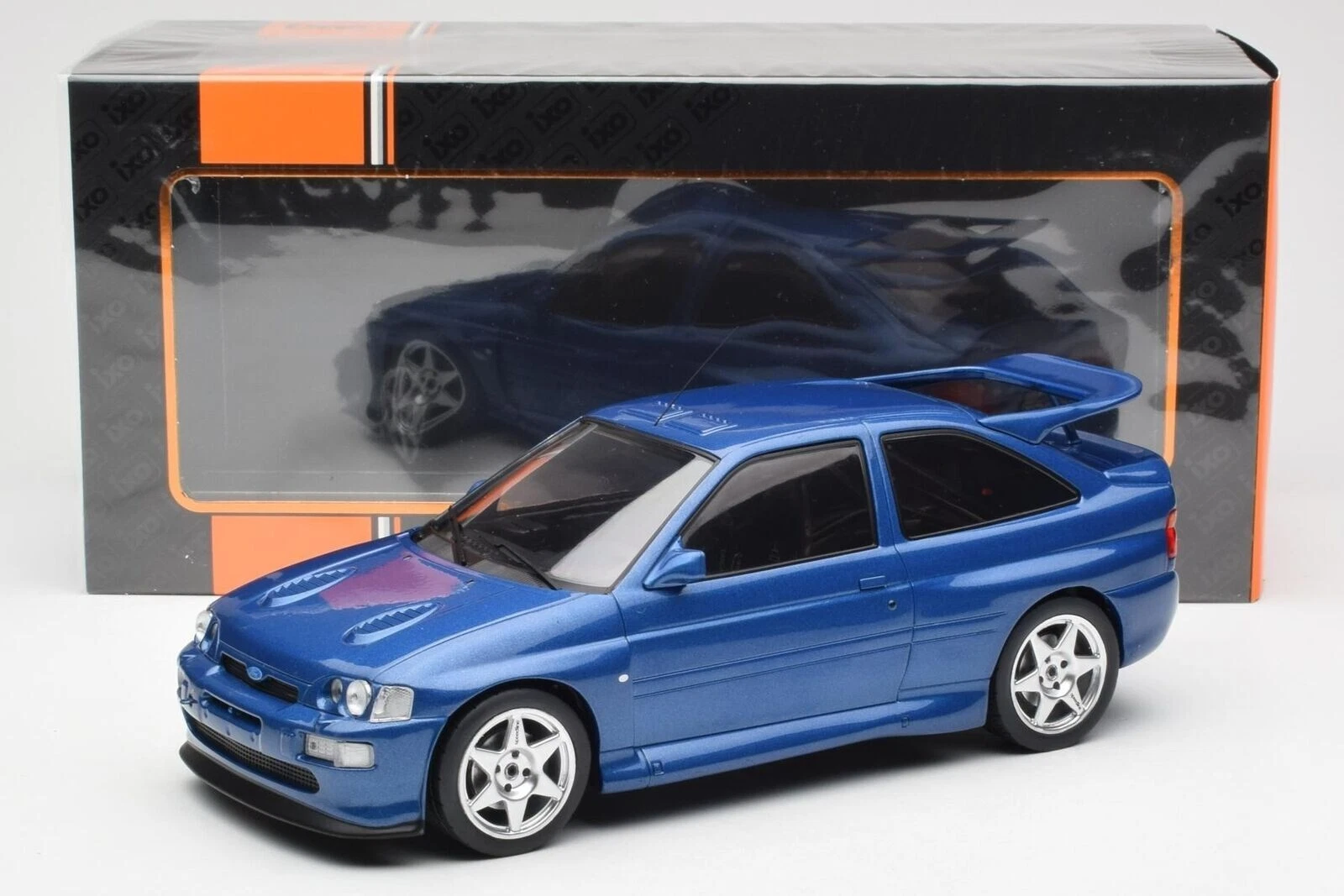 1/18 IXO-MODELS - FORD ESCORT RS COSWORTH 1996 BLUE - CMC180
