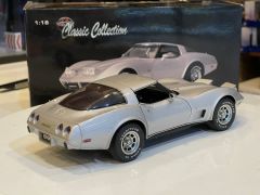 AUTOART - CHEVROLET - CORVETTE COUPE 1978