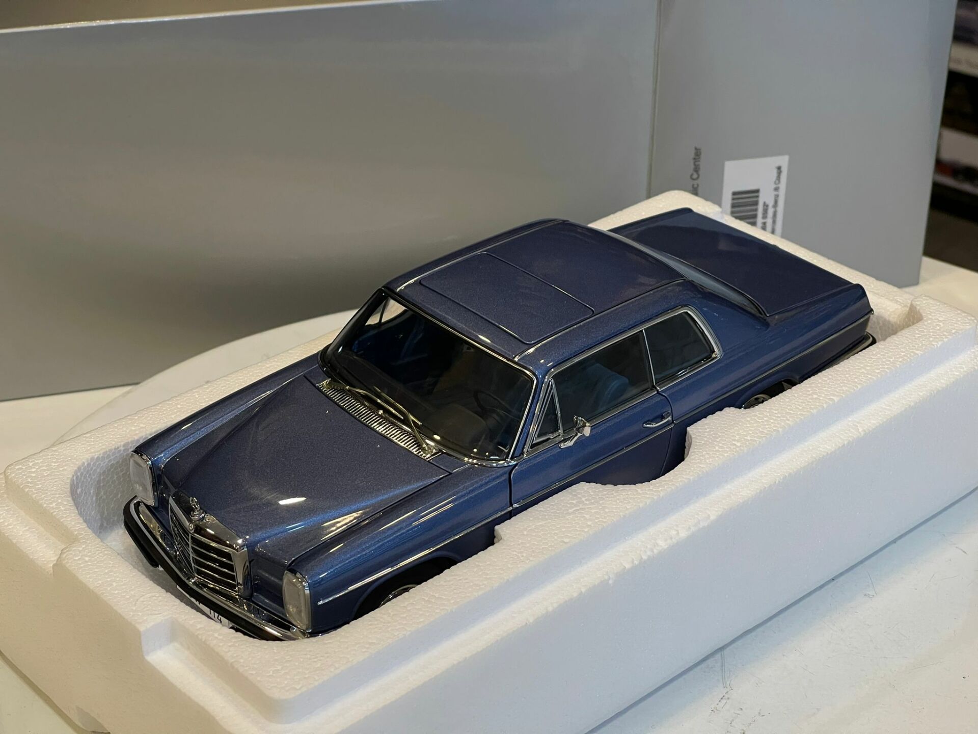 AUTOART - MERCEDES-BENZ 280C (W114) COUPE