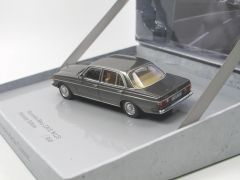MINICHAMPS - MERCEDES BENZ 230E (W123) 1982