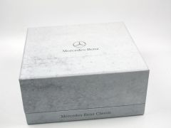 MINICHAMPS - MERCEDES BENZ 230E (W123) 1982