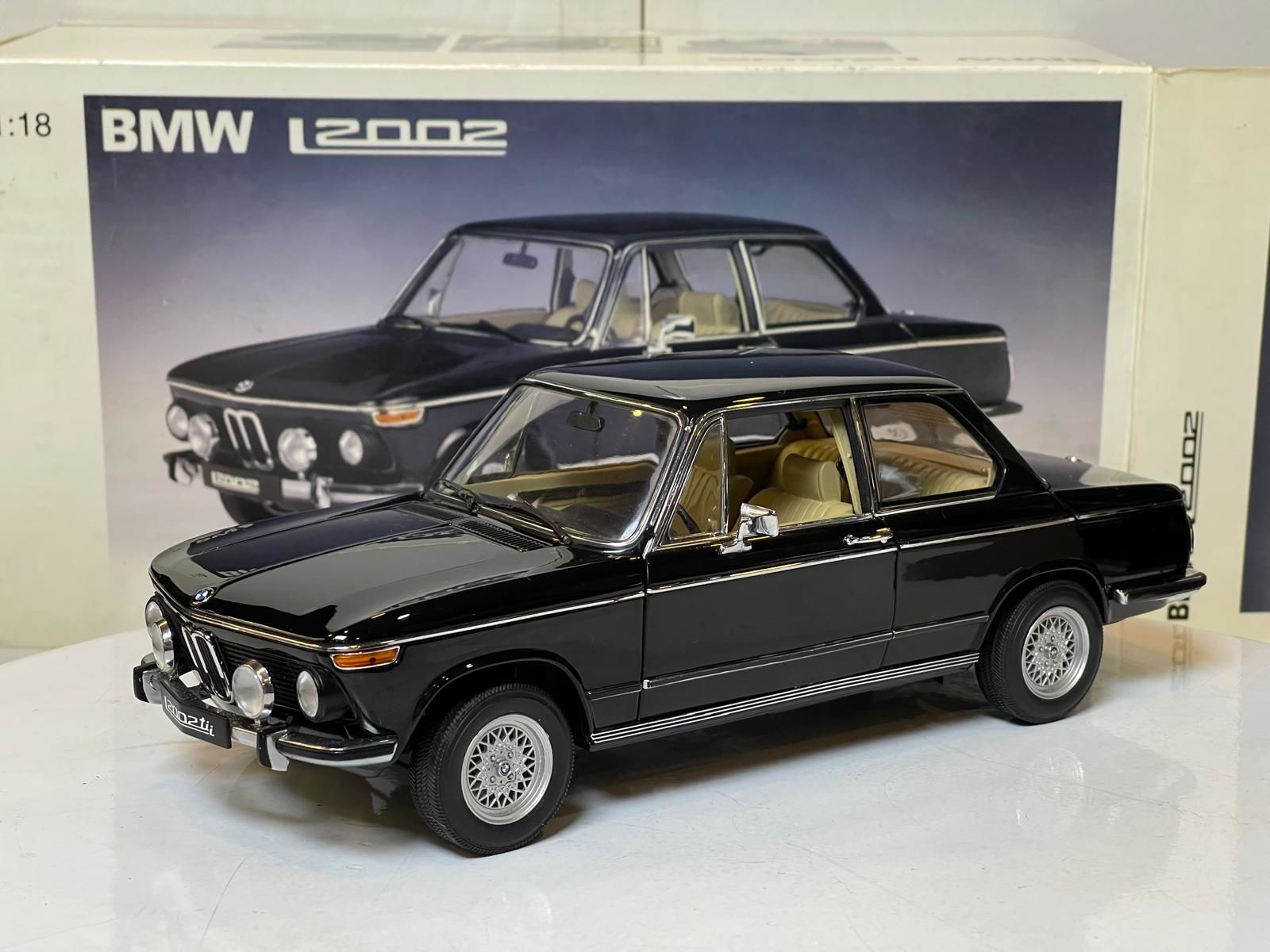 AUTOART - BMW - 2002L