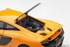 AUTOART - McLAREN - 675LT 2015