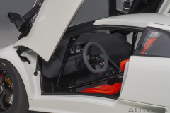 Ön Sipariş - 1/18 AUTOart Lamborghini Diablo SV-R (Impact White)