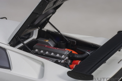 Ön Sipariş - 1/18 AUTOart Lamborghini Diablo SV-R (Impact White)