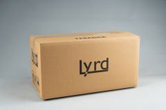 LYRD BOX 1:18 ÖLÇEK  RED MADONNA DERİ SERGİLEME STANDI - (BEYAZ DİKİŞ) LY121