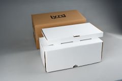 LYRD BOX 1:18 ÖLÇEK  RED MADONNA DERİ SERGİLEME STANDI - (BEYAZ DİKİŞ) LY121