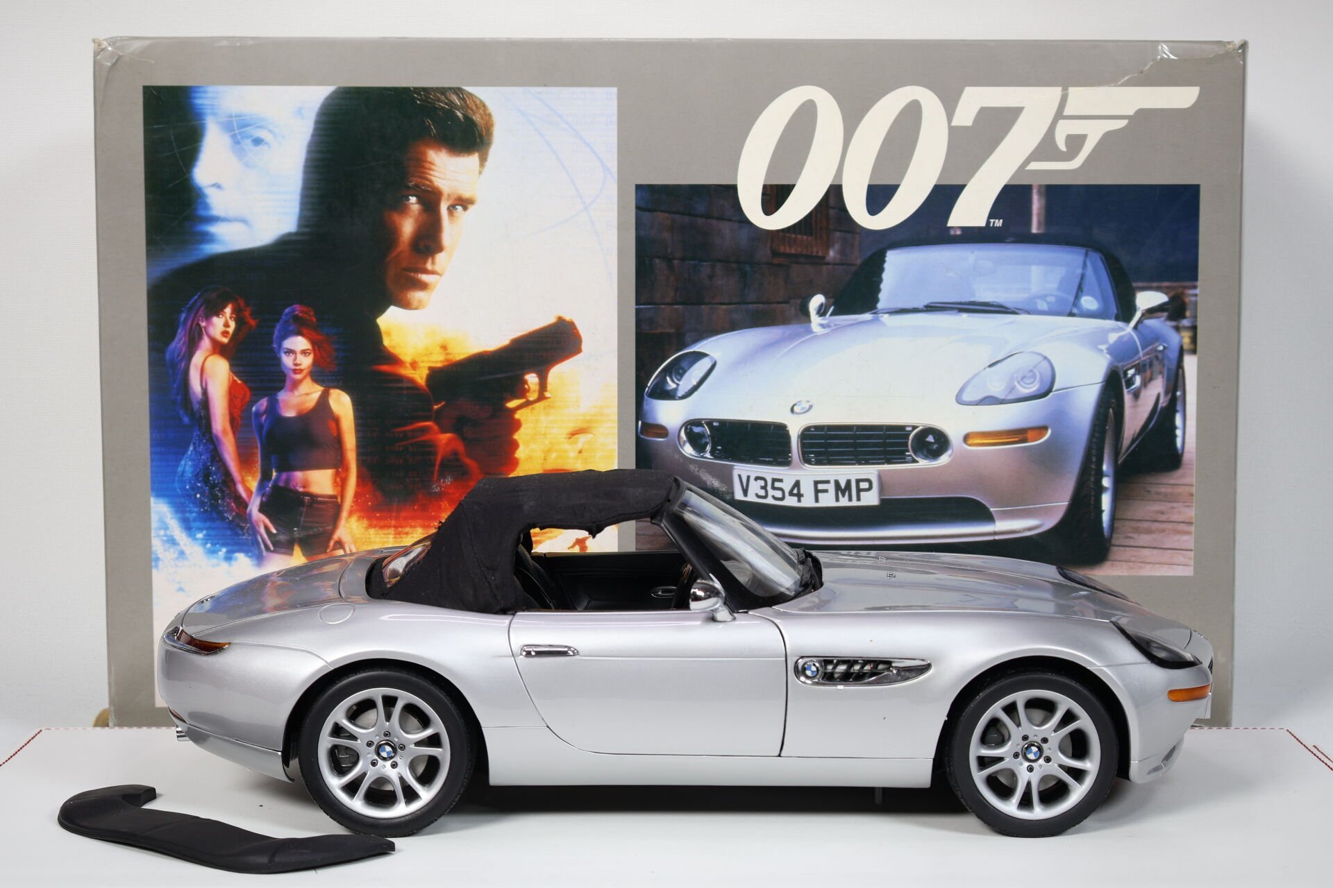 1/12 KYOSHO - BMW - Z8 SPIDER 1999 - 007 JAMES BOND - WITH ACCESSORIES - THE WORLD IS NOT ENOUGH - IL MONDO NON BASTA