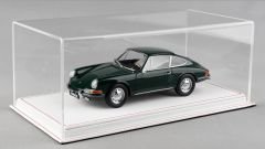 LYRD BOX 1:18 ÖLÇEK  FREEMONT WHITE DERİ SERGİLEME STANDI - (KIRMIZI DİKİŞ) LY124