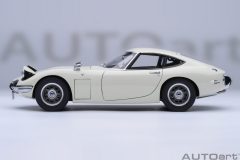 Ön Sipariş - 1/18 AUTOart Toyota 2000GT 1967 (White) - 79546