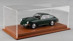 LYRD BOX 1:18 ÖLÇEK FREEMONT TABA DERİ SERGİLEME STANDI - (GRİ DİKİŞ) LY129