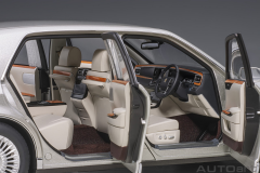 Ön Sipariş - 1/18 AUTOart Toyota Century with curtains (Silver) - 78770