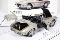 1/18 AUTOART - CHEVROLET - CORVETTE SPIDER HARD-TOP 1962
