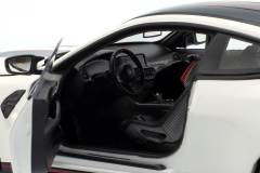 Ön Sipariş - 1/18 MINICHAMPS BMW M4 CSL (G82) year 2023 white - 110023022