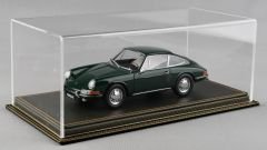 LYRD BOX 1:18 ÖLÇEK CARBON GREEN DERİ SERGİLEME STANDI - (TURUNCU DİKİŞ) LY136