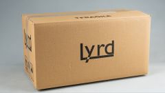 LYRD BOX 1:18 ÖLÇEK MATT BLACK DERİ SERGİLEME STANDI - (TURUNCU DİKİŞ) LY137