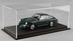 LYRD BOX 1:18 ÖLÇEK GREEN DERİ SERGİLEME STANDI - (GRİ DİKİŞ) LY138