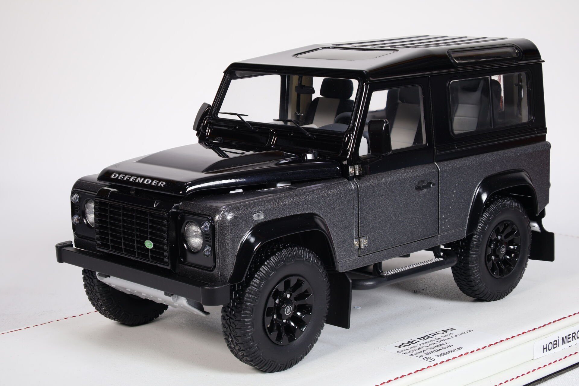 1/18 KYOSHO - LAND ROVER - LAND NEW DEFENDER 90 AUTOBIOGRAPHY 2007