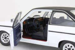 1:18 SunStar 1974 Ford Escort MK II GHIA
