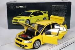 1/18 AUTOart MITSUBISHI EVO VII 2001