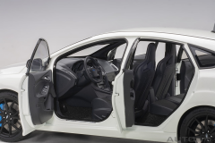 Ön Sipariş - 1/18 AUTOart Ford Focus RS 2016 (Frozen White)