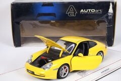 1/18 AUTOart PORSCHE CARRERA 911 COUPE (996)
