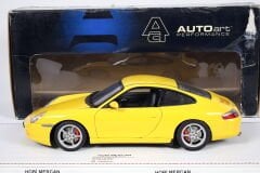 1/18 AUTOart PORSCHE CARRERA 911 COUPE (996)