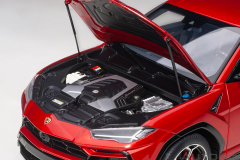 1/18 AUTOart Lamborghini Urus (Rosso Efesto)