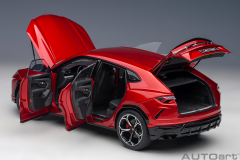 1/18 AUTOart Lamborghini Urus (Rosso Efesto)