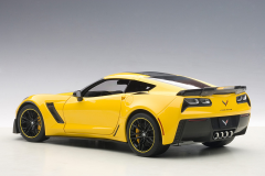 Ön Sipariş - 1/18 AUTOart Chevrolet Corvette C7 Z06 C7R Edition (Corvette Racing Yellow) - 71260