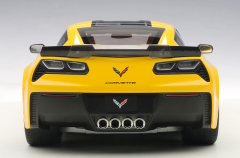 Ön Sipariş - 1/18 AUTOart Chevrolet Corvette C7 Z06 C7R Edition (Corvette Racing Yellow) - 71260