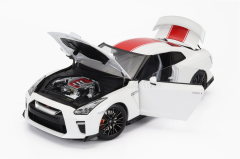 MOTORHELIX - NISSAN - SKYLINE GT-R (R35) WITH ENGINE AND ACCESSORIES 2016